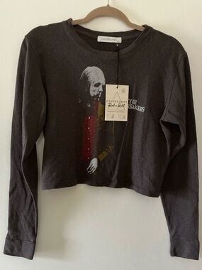 Daydreamer Charcoal Graphic Cropped Long Sleeve Tee with Red and Gold Accents